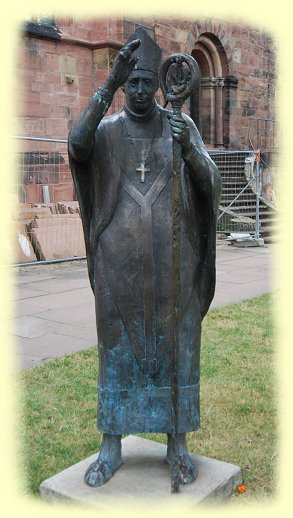 Worms - Statue von Bischof Burchard Worms - Statue von Bischof Burchard