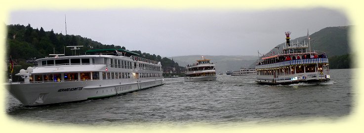 Rdesheimer - Rhein in Flammen - Schiffsconvoi