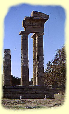 die Reste der antiken Akropolis - Apollontempel,