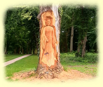 Putbus - Kunstwerk aus einem alten Baumstumpf