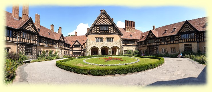 Potsdam - Schloss Cecilienhof - Ehrenhof