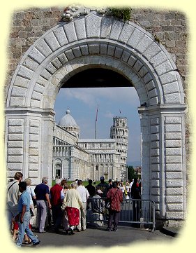 Pisa - Tor in der alten Stadtmauer