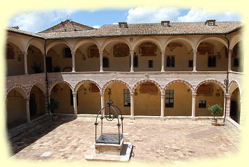 Assisi - Kreuzgang der Basilika San Francesco