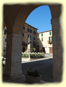 Sartano - Piazza XXIV Giugno Sartano - Piazza XXIV Giugno