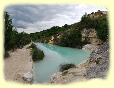 Bagno Vignoni - Badestellen unterhalb des Felsen