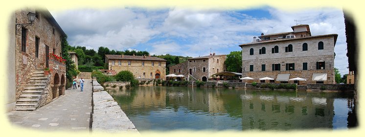 Bagno Vignoni - Ortszentrum mit Steinbecken