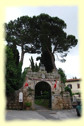 Chiusi - Eingangstor zum Stadtpark Deiforti