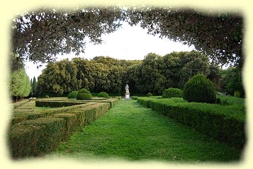 Quirica d´Orcia - öffentlicher Stadtpark Quirica d´Orcia - öffentlicher Stadtpark