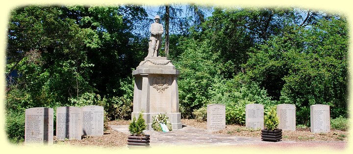 Soldatendenkmal_fur_die_Gefallenen_im_2._Weltkrieg