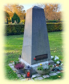 Gedenkstatte_fur_458_Sowjetburger_-_Obelisk_-_Vorderseite (1) Gedenkstatte_fur_458_Sowjetburger_-_Obelisk_-_Vorderseite (1)