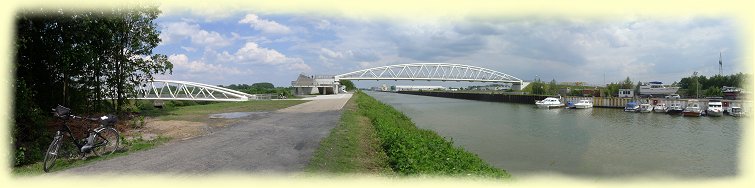 Lippeparkbrücke mit Jachthafen
