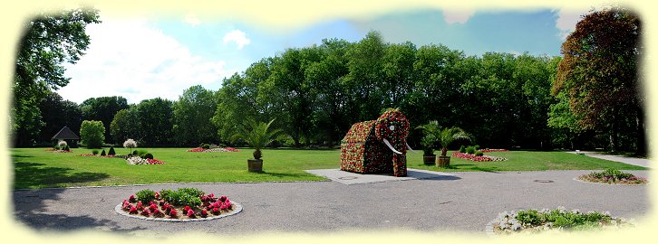 Kurpark mit Elefant