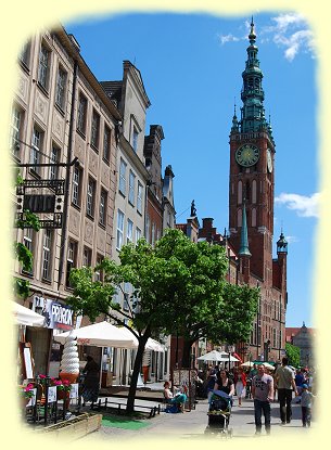 Danzig - Lange Markt mit Neptunbrunnen, Artushof und dem Rechtsstdtischen Rathaus