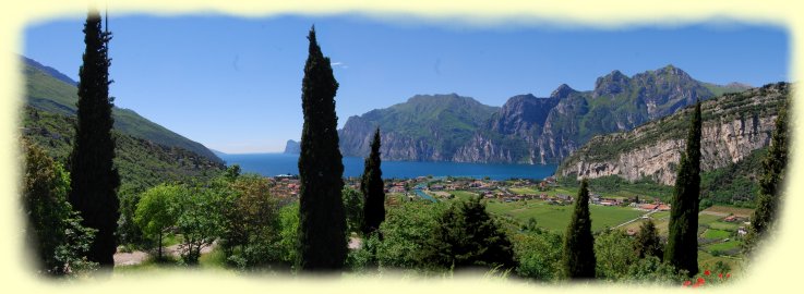 Blick auf den Gardasee und Torbole