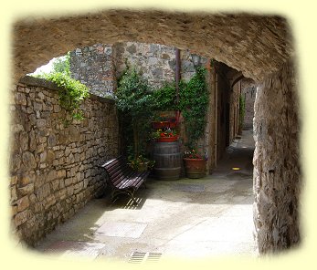 Castellina in Chianti - Tunnelgang der Via delle Volte