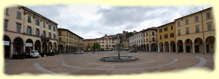 Colle di Val d ´Elsa - Pizza d´ Arnolfo Colle di Val d ´Elsa - Pizza d´ Arnolfo