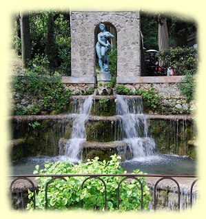 Vittoriale degli Italiani - Delphin-Brunnen Vittoriale degli Italiani - Delphin-Brunnen