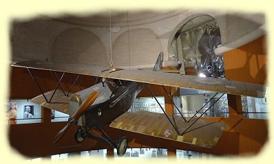 Vittoriale degli Italiani - historischer Doppeldecker SVA Vittoriale degli Italiani - historischer Doppeldecker SVA
