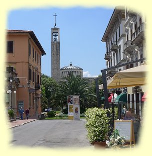 Montecatini Terme - Piazza del Popolo mit Kirche Santa Maria Assunta