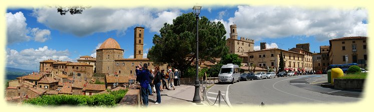 Volterra - Blick auf Dom und dem Kuppelbau des Battistero Volterra - Blick auf Dom und dem Kuppelbau des Battistero