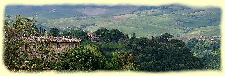 Volterra - Blick von der Stadtmauer ins Tal Volterra - Blick von der Stadtmauer ins Tal