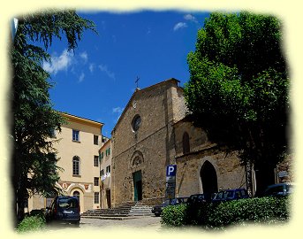 Volterra - Piazza Inghirami mit Steinkirche San Francesco