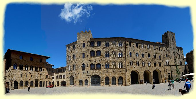 Volterra - Piazza dei Priori - Palazzo Pretorio