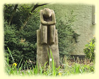 Bad Fallingbostel - Skulptur Sitzender Mann
